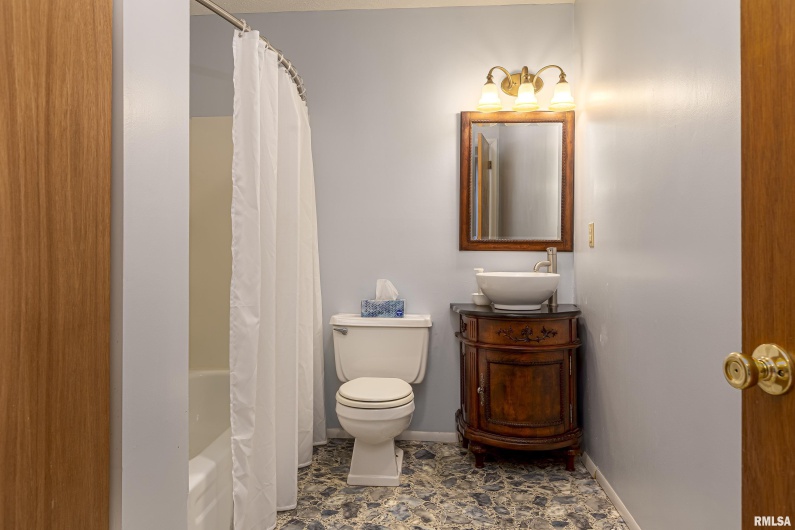 6399 Pelican Lane, Carbondale, Illinois 62902, 6 Bedrooms Bedrooms, 0 ,5 BathroomsBathrooms,Residential,For Sale,Pelican,0,RMAEB457029