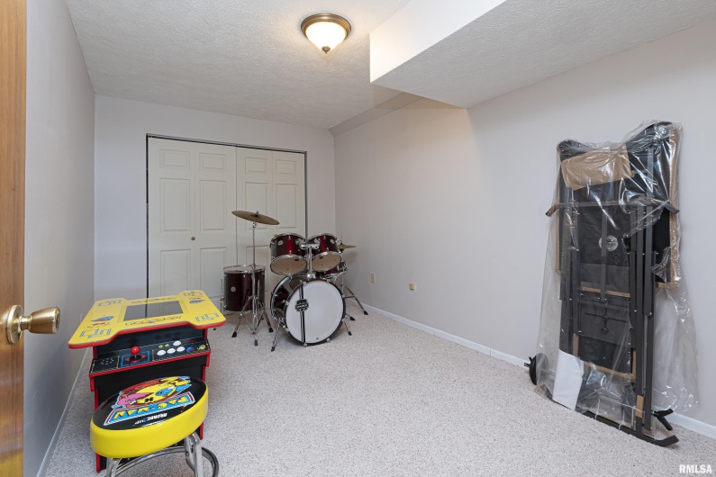 6399 Pelican Lane, Carbondale, Illinois 62902, 6 Bedrooms Bedrooms, 0 ,5 BathroomsBathrooms,Residential,For Sale,Pelican,0,RMAEB457029