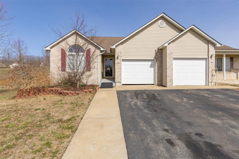 1815 Oak Knoll, Farmington, Missouri 63640, 2 Bedrooms Bedrooms, 8 Rooms Rooms,2 BathroomsBathrooms,Residential,For Sale,Oak Knoll,MAR25013190