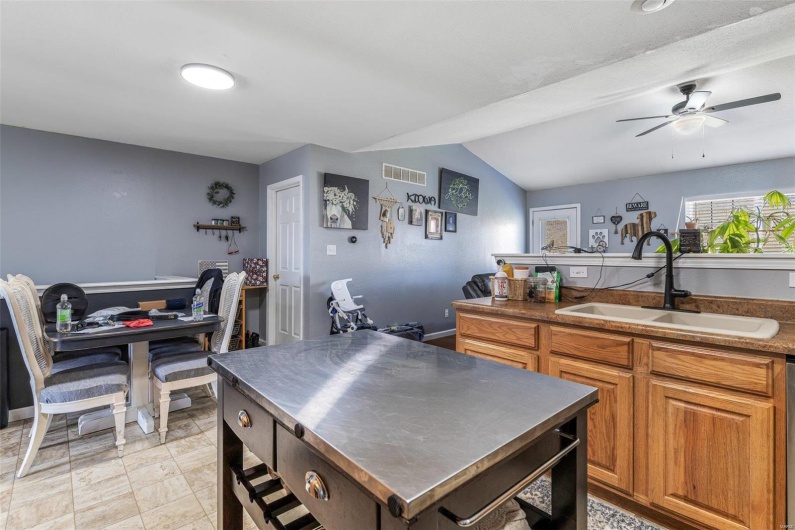 1815 Oak Knoll, Farmington, Missouri 63640, 2 Bedrooms Bedrooms, 8 Rooms Rooms,2 BathroomsBathrooms,Residential,For Sale,Oak Knoll,MAR25013190