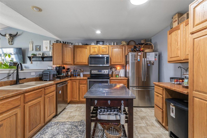 1815 Oak Knoll, Farmington, Missouri 63640, 2 Bedrooms Bedrooms, 8 Rooms Rooms,2 BathroomsBathrooms,Residential,For Sale,Oak Knoll,MAR25013190