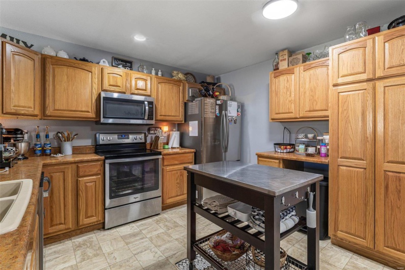 1815 Oak Knoll, Farmington, Missouri 63640, 2 Bedrooms Bedrooms, 8 Rooms Rooms,2 BathroomsBathrooms,Residential,For Sale,Oak Knoll,MAR25013190