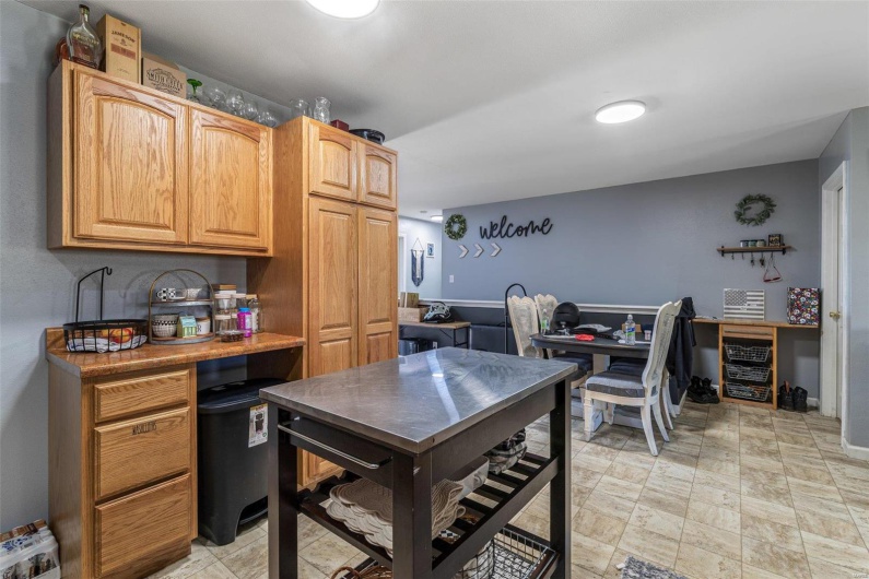 1815 Oak Knoll, Farmington, Missouri 63640, 2 Bedrooms Bedrooms, 8 Rooms Rooms,2 BathroomsBathrooms,Residential,For Sale,Oak Knoll,MAR25013190