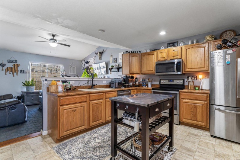 1815 Oak Knoll, Farmington, Missouri 63640, 2 Bedrooms Bedrooms, 8 Rooms Rooms,2 BathroomsBathrooms,Residential,For Sale,Oak Knoll,MAR25013190