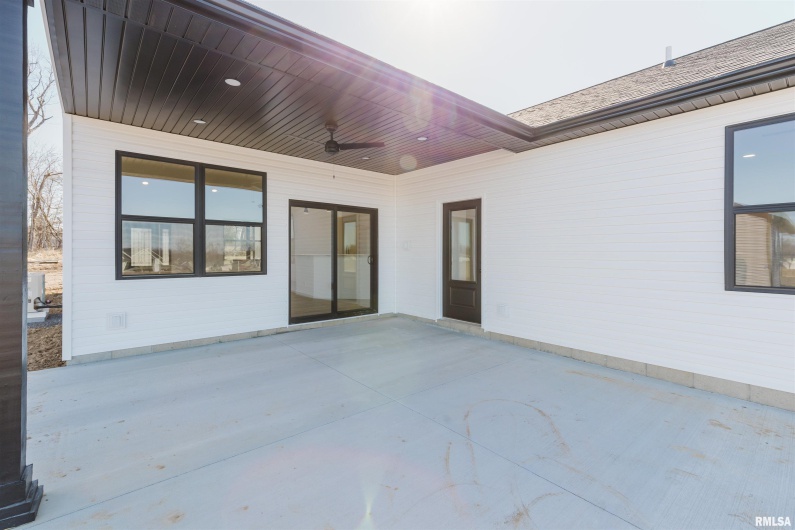 1200 JOY Lane, Johnston City, Illinois 62951, 3 Bedrooms Bedrooms, 0 ,2 BathroomsBathrooms,Residential,For Sale,JOY,0,RMAQC4261091