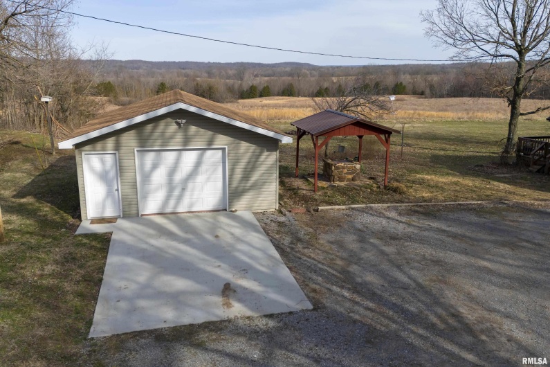 320 Cline Lane, Vienna, Illinois 62995, 3 Bedrooms Bedrooms, 0 ,2 BathroomsBathrooms,Residential,For Sale,Cline,0,RMAEB457050