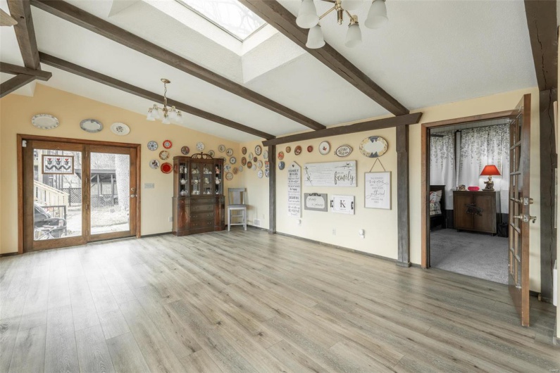255 Wayne 406, Williamsville, Missouri 63967, 5 Bedrooms Bedrooms, 12 Rooms Rooms,1 BathroomBathrooms,Residential,For Sale,Wayne 406,MAR25014281
