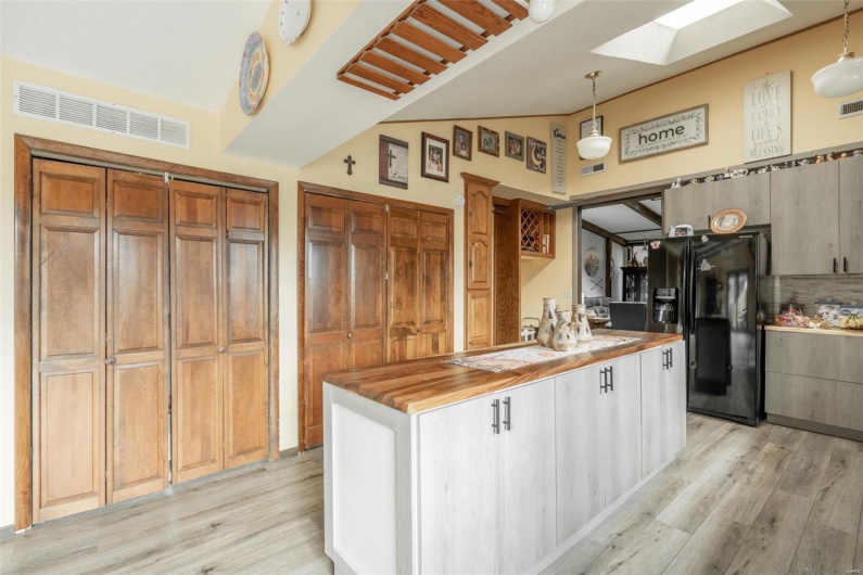 255 Wayne 406, Williamsville, Missouri 63967, 5 Bedrooms Bedrooms, 12 Rooms Rooms,1 BathroomBathrooms,Residential,For Sale,Wayne 406,MAR25014281