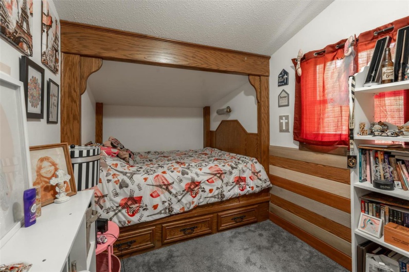 255 Wayne 406, Williamsville, Missouri 63967, 5 Bedrooms Bedrooms, 12 Rooms Rooms,1 BathroomBathrooms,Residential,For Sale,Wayne 406,MAR25014281