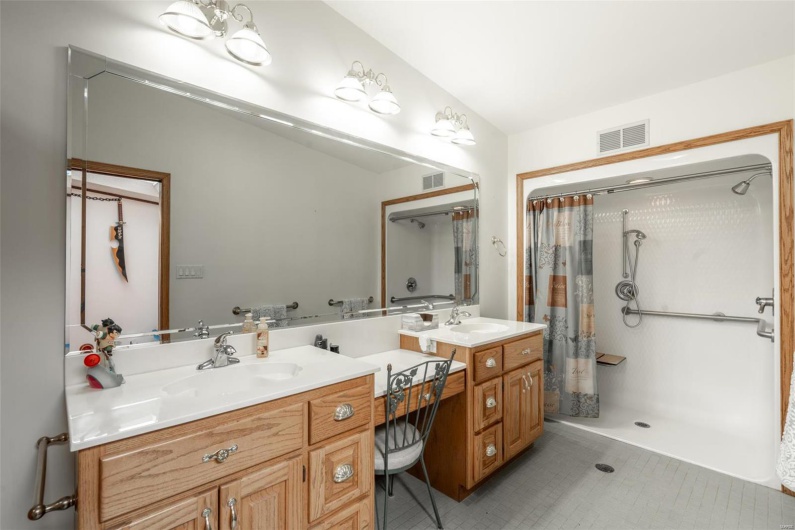 255 Wayne 406, Williamsville, Missouri 63967, 5 Bedrooms Bedrooms, 12 Rooms Rooms,1 BathroomBathrooms,Residential,For Sale,Wayne 406,MAR25014281