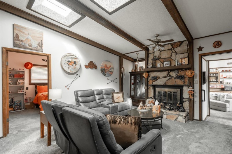 255 Wayne 406, Williamsville, Missouri 63967, 5 Bedrooms Bedrooms, 12 Rooms Rooms,1 BathroomBathrooms,Residential,For Sale,Wayne 406,MAR25014281