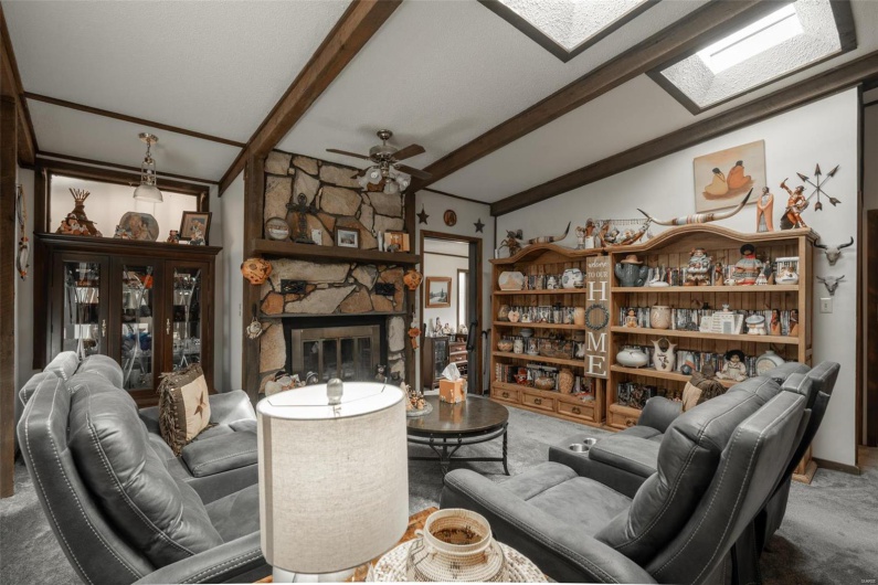 255 Wayne 406, Williamsville, Missouri 63967, 5 Bedrooms Bedrooms, 12 Rooms Rooms,1 BathroomBathrooms,Residential,For Sale,Wayne 406,MAR25014281