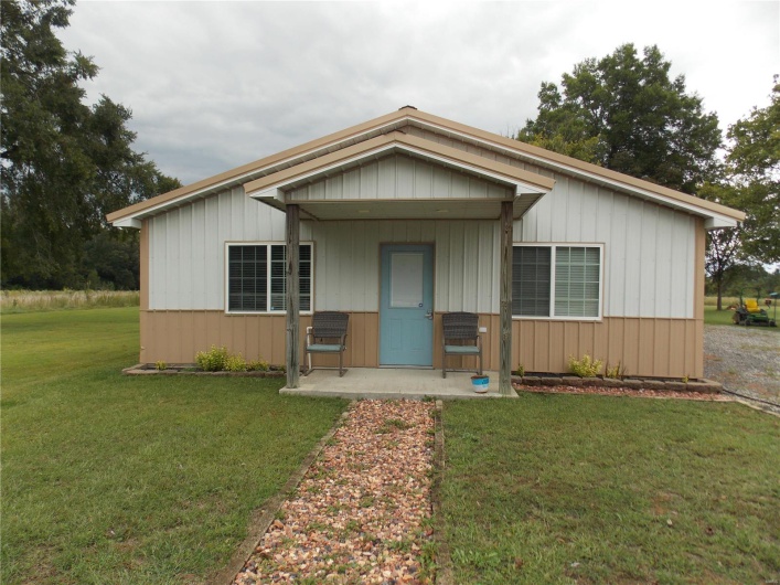 View of front of house featuring a front lawn