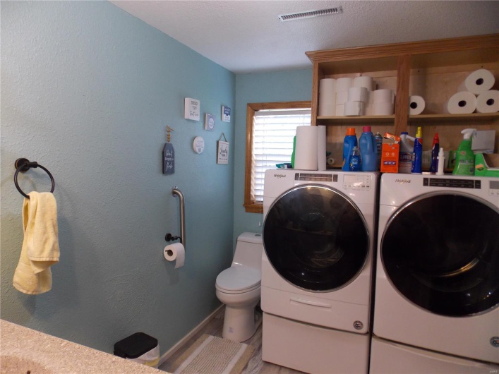 Laundry area with laundry area, independent washer and dryer, and visible vents