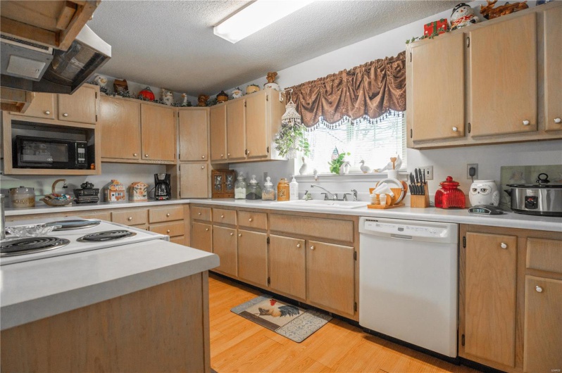 112 Perch Drive, Wappapello, Missouri 63966, 4 Bedrooms Bedrooms, 9 Rooms Rooms,2 BathroomsBathrooms,Residential,For Sale,Perch,MAR25014458