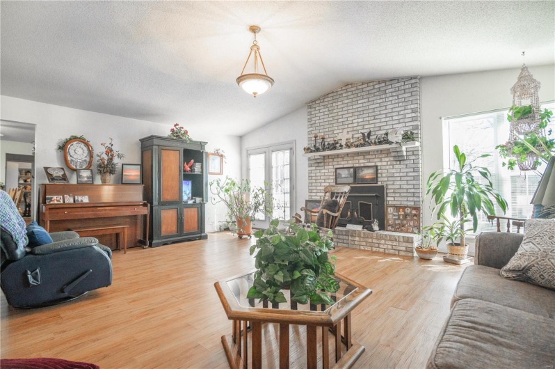 112 Perch Drive, Wappapello, Missouri 63966, 4 Bedrooms Bedrooms, 9 Rooms Rooms,2 BathroomsBathrooms,Residential,For Sale,Perch,MAR25014458