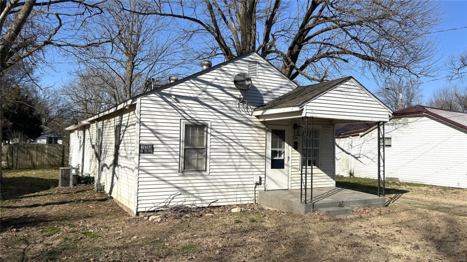204 8TH St, Kennett, Missouri 63857, 3 Bedrooms Bedrooms, 6 Rooms Rooms,2 BathroomsBathrooms,Residential,For Sale,8TH St,MAR25014375