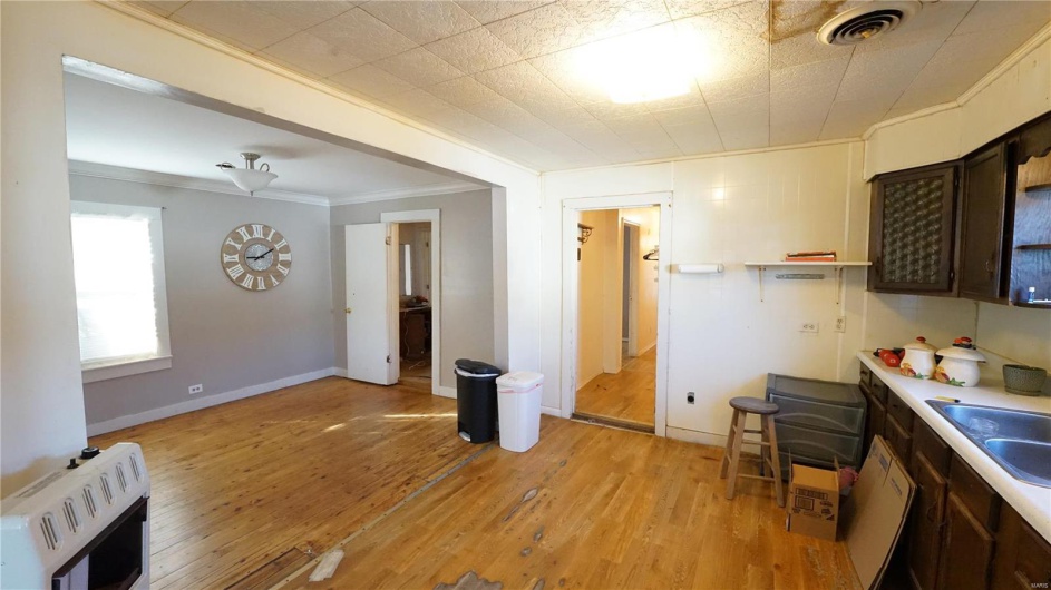 204 8TH St, Kennett, Missouri 63857, 3 Bedrooms Bedrooms, 6 Rooms Rooms,2 BathroomsBathrooms,Residential,For Sale,8TH St,MAR25014375