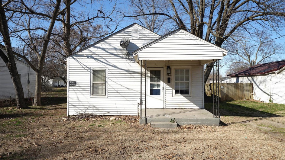 204 8TH St, Kennett, Missouri 63857, 3 Bedrooms Bedrooms, 6 Rooms Rooms,2 BathroomsBathrooms,Residential,For Sale,8TH St,MAR25014375