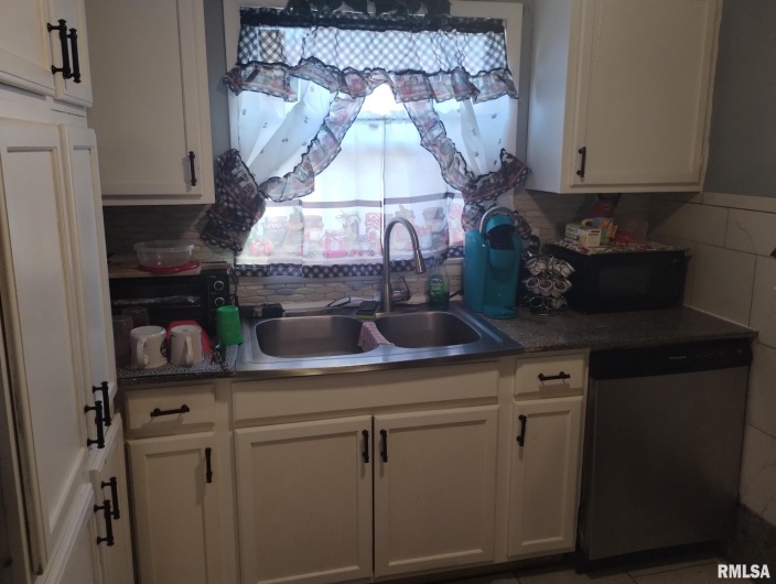 600 SKYLINE Drive, Carbondale, Illinois 62901, 3 Bedrooms Bedrooms, 0 ,2 BathroomsBathrooms,Residential,For Sale,SKYLINE,0,RMAEB457079