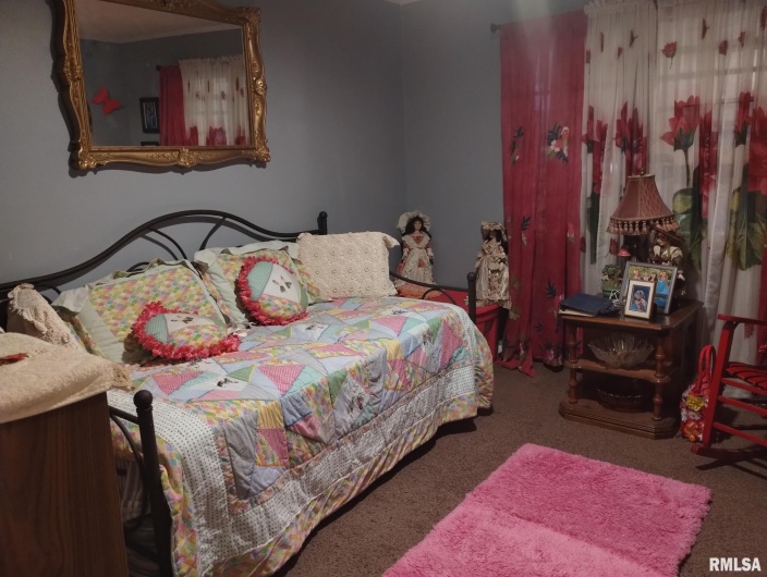 600 SKYLINE Drive, Carbondale, Illinois 62901, 3 Bedrooms Bedrooms, 0 ,2 BathroomsBathrooms,Residential,For Sale,SKYLINE,0,RMAEB457079