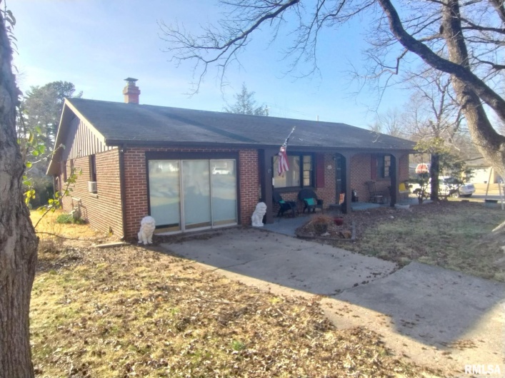 600 SKYLINE Drive, Carbondale, Illinois 62901, 3 Bedrooms Bedrooms, 0 ,2 BathroomsBathrooms,Residential,For Sale,SKYLINE,0,RMAEB457079