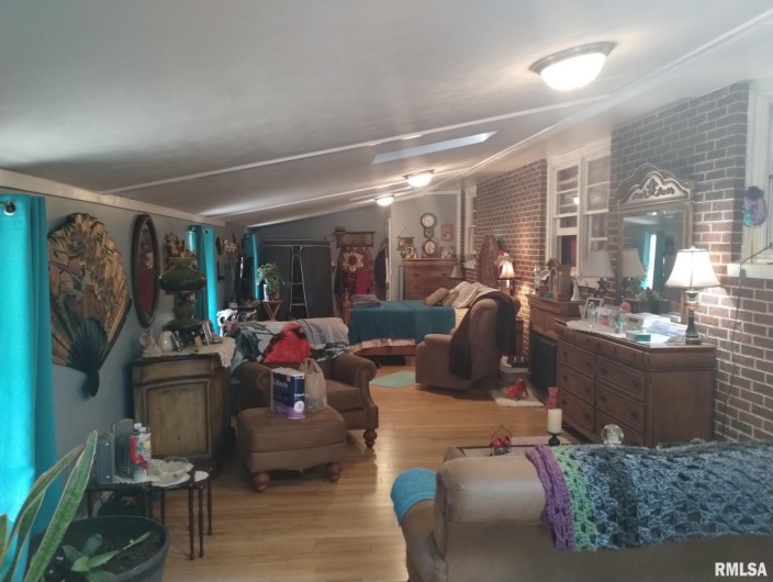 600 SKYLINE Drive, Carbondale, Illinois 62901, 3 Bedrooms Bedrooms, 0 ,2 BathroomsBathrooms,Residential,For Sale,SKYLINE,0,RMAEB457079