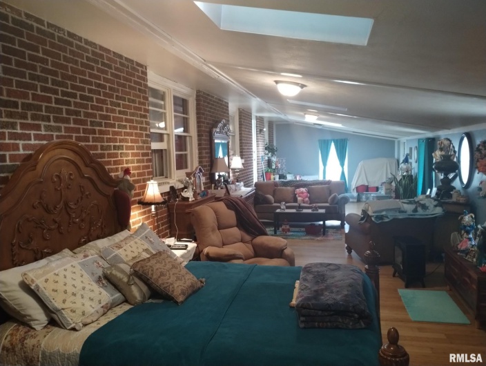600 SKYLINE Drive, Carbondale, Illinois 62901, 3 Bedrooms Bedrooms, 0 ,2 BathroomsBathrooms,Residential,For Sale,SKYLINE,0,RMAEB457079