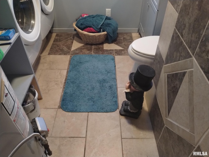 600 SKYLINE Drive, Carbondale, Illinois 62901, 3 Bedrooms Bedrooms, 0 ,2 BathroomsBathrooms,Residential,For Sale,SKYLINE,0,RMAEB457079