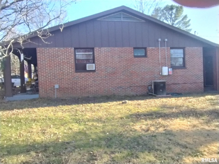 600 SKYLINE Drive, Carbondale, Illinois 62901, 3 Bedrooms Bedrooms, 0 ,2 BathroomsBathrooms,Residential,For Sale,SKYLINE,0,RMAEB457079