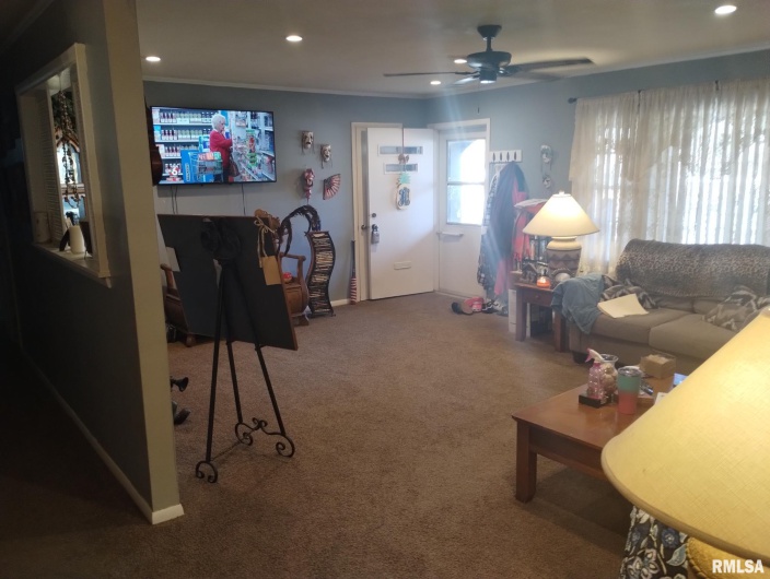 600 SKYLINE Drive, Carbondale, Illinois 62901, 3 Bedrooms Bedrooms, 0 ,2 BathroomsBathrooms,Residential,For Sale,SKYLINE,0,RMAEB457079