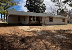504 6th Street, Lilbourn, Missouri 63862, 4 Bedrooms Bedrooms, 7 Rooms Rooms,2 BathroomsBathrooms,Residential,For Sale,6th Street,MAR25015034