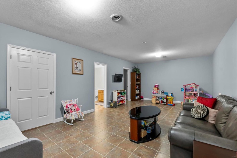 2519 Horseshoe Ridge, Cape Girardeau, Missouri 63701, 4 Bedrooms Bedrooms, 11 Rooms Rooms,3 BathroomsBathrooms,Residential,For Sale,Horseshoe Ridge,MAR25008656
