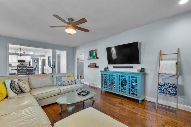 2519 Horseshoe Ridge, Cape Girardeau, Missouri 63701, 4 Bedrooms Bedrooms, 11 Rooms Rooms,3 BathroomsBathrooms,Residential,For Sale,Horseshoe Ridge,MAR25008656