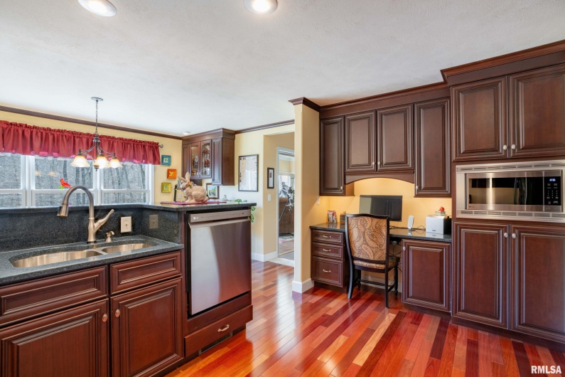 3725 ARIEL Drive, Murphysboro, Illinois 62966, 3 Bedrooms Bedrooms, 0 ,2 BathroomsBathrooms,Residential,For Sale,ARIEL,0,RMAQC4261237