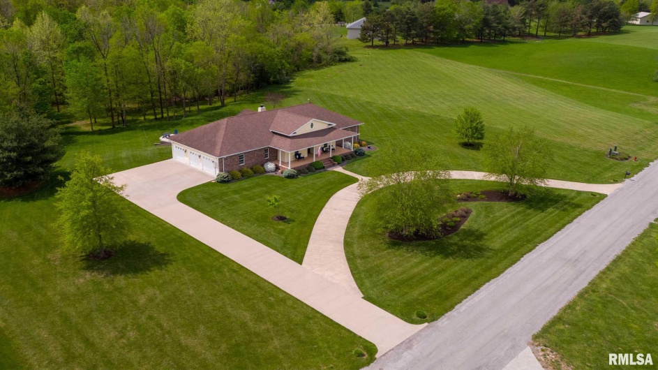 3725 ARIEL Drive, Murphysboro, Illinois 62966, 3 Bedrooms Bedrooms, 0 ,2 BathroomsBathrooms,Residential,For Sale,ARIEL,0,RMAQC4261237