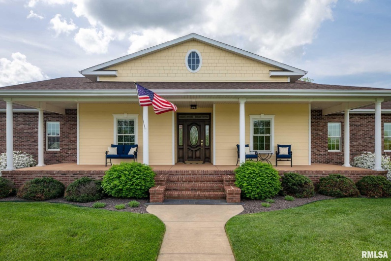 3725 ARIEL Drive, Murphysboro, Illinois 62966, 3 Bedrooms Bedrooms, 0 ,2 BathroomsBathrooms,Residential,For Sale,ARIEL,0,RMAQC4261237