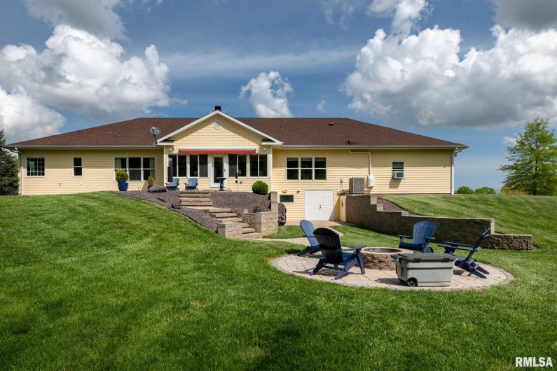 3725 ARIEL Drive, Murphysboro, Illinois 62966, 3 Bedrooms Bedrooms, 0 ,2 BathroomsBathrooms,Residential,For Sale,ARIEL,0,RMAQC4261237