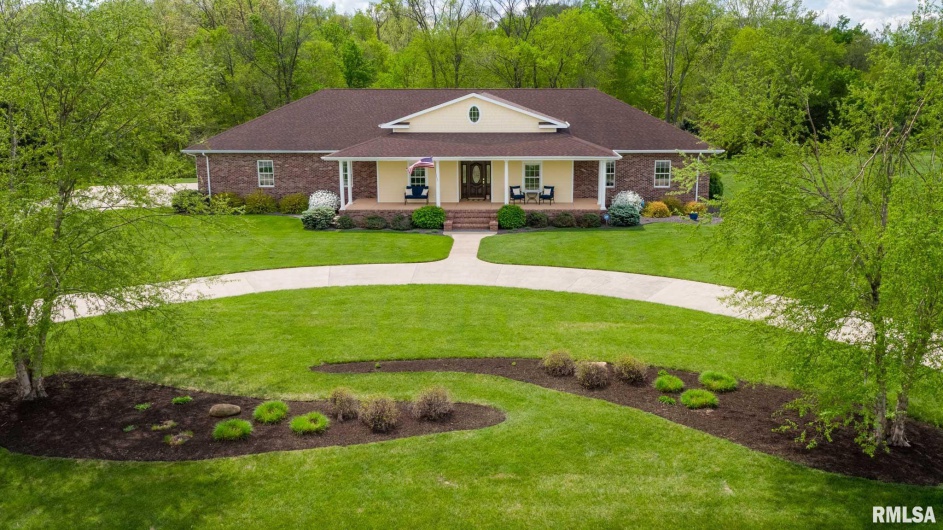 3725 ARIEL Drive, Murphysboro, Illinois 62966, 3 Bedrooms Bedrooms, 0 ,2 BathroomsBathrooms,Residential,For Sale,ARIEL,0,RMAQC4261237