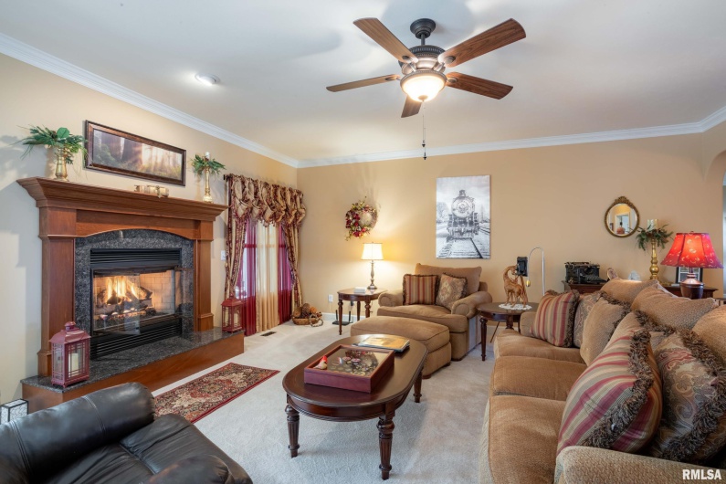3725 ARIEL Drive, Murphysboro, Illinois 62966, 3 Bedrooms Bedrooms, 0 ,2 BathroomsBathrooms,Residential,For Sale,ARIEL,0,RMAQC4261237