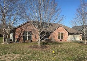 210 Oak Creek Drive, Jackson, Missouri 63755, 3 Bedrooms Bedrooms, 6 Rooms Rooms,2 BathroomsBathrooms,Residential,For Sale,Oak Creek,MAR25015243