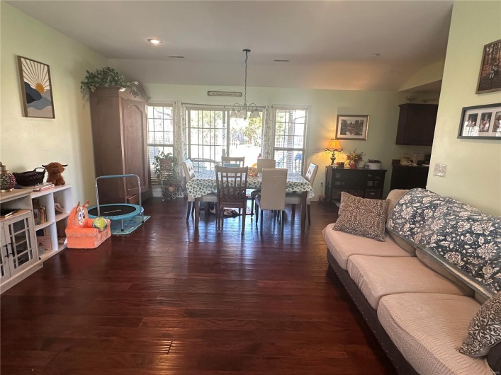 210 Oak Creek Drive, Jackson, Missouri 63755, 3 Bedrooms Bedrooms, 6 Rooms Rooms,2 BathroomsBathrooms,Residential,For Sale,Oak Creek,MAR25015243