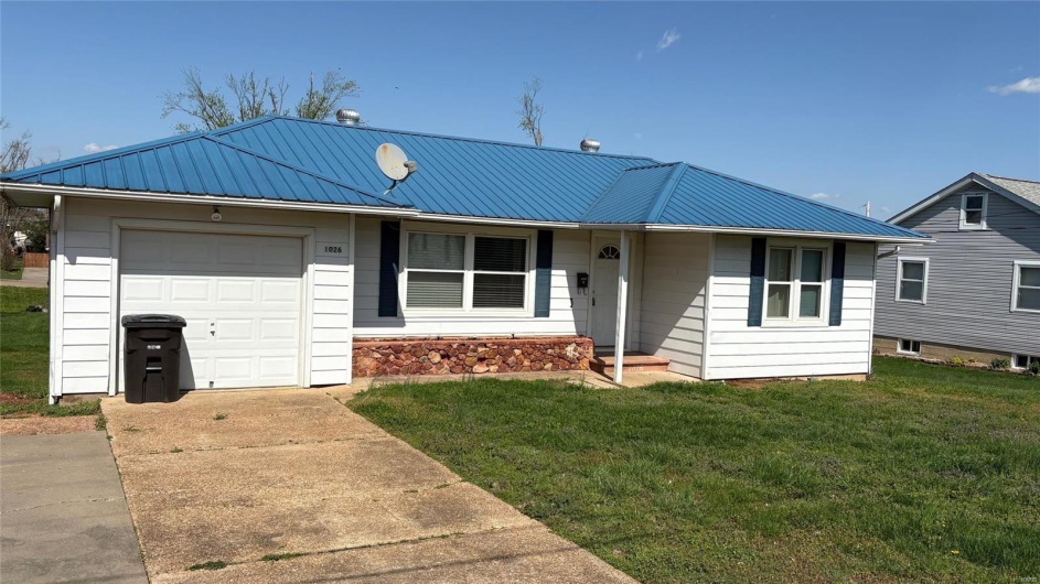 1026 Hume Street, Perryville, Missouri 63775, 3 Bedrooms Bedrooms, 6 Rooms Rooms,2 BathroomsBathrooms,Residential,For Sale,Hume,MAR25007309