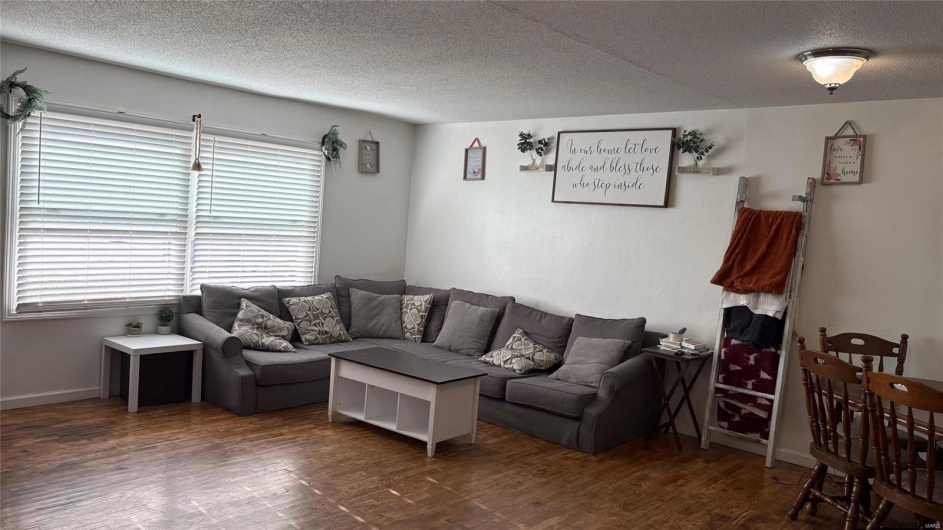 1026 Hume Street, Perryville, Missouri 63775, 3 Bedrooms Bedrooms, 6 Rooms Rooms,2 BathroomsBathrooms,Residential,For Sale,Hume,MAR25007309