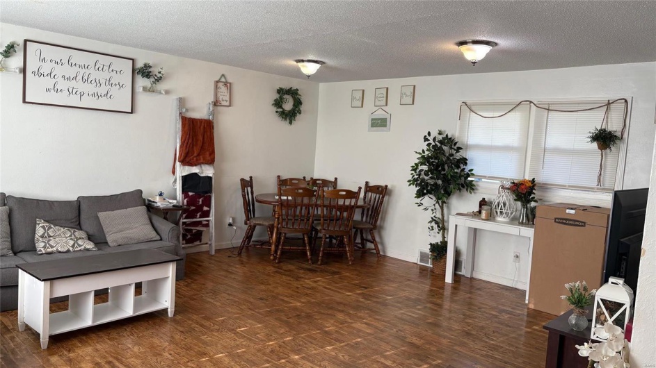 1026 Hume Street, Perryville, Missouri 63775, 3 Bedrooms Bedrooms, 6 Rooms Rooms,2 BathroomsBathrooms,Residential,For Sale,Hume,MAR25007309