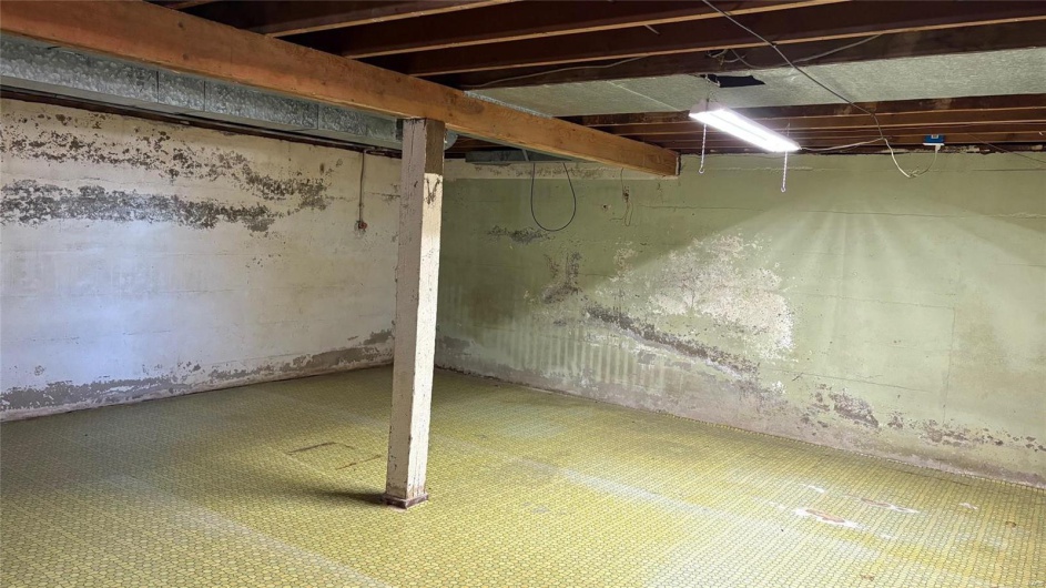 1026 Hume Street, Perryville, Missouri 63775, 3 Bedrooms Bedrooms, 6 Rooms Rooms,2 BathroomsBathrooms,Residential,For Sale,Hume,MAR25007309