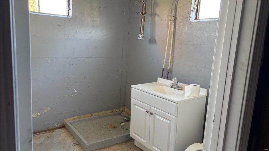 1026 Hume Street, Perryville, Missouri 63775, 3 Bedrooms Bedrooms, 6 Rooms Rooms,2 BathroomsBathrooms,Residential,For Sale,Hume,MAR25007309