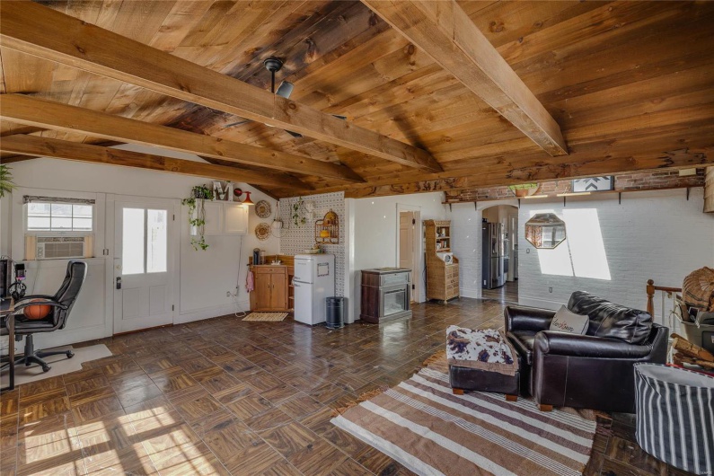 Sunroom/Family Room
