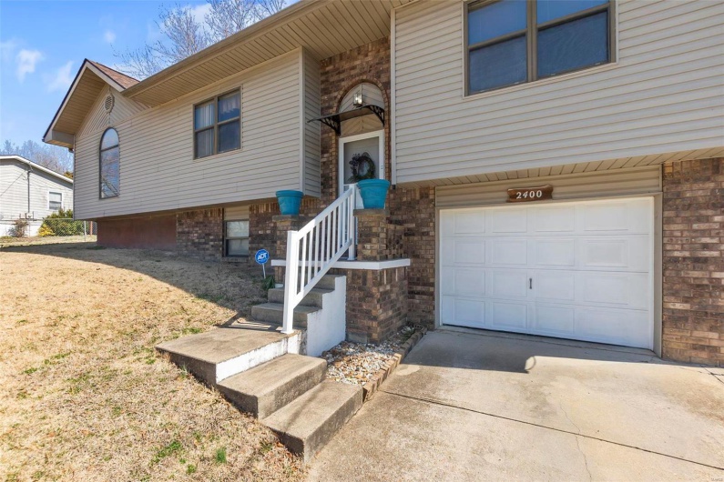 2400 National Avenue, Poplar Bluff, Missouri 63901, 4 Bedrooms Bedrooms, 7 Rooms Rooms,1 BathroomBathrooms,Residential,For Sale,National,MAR25015520