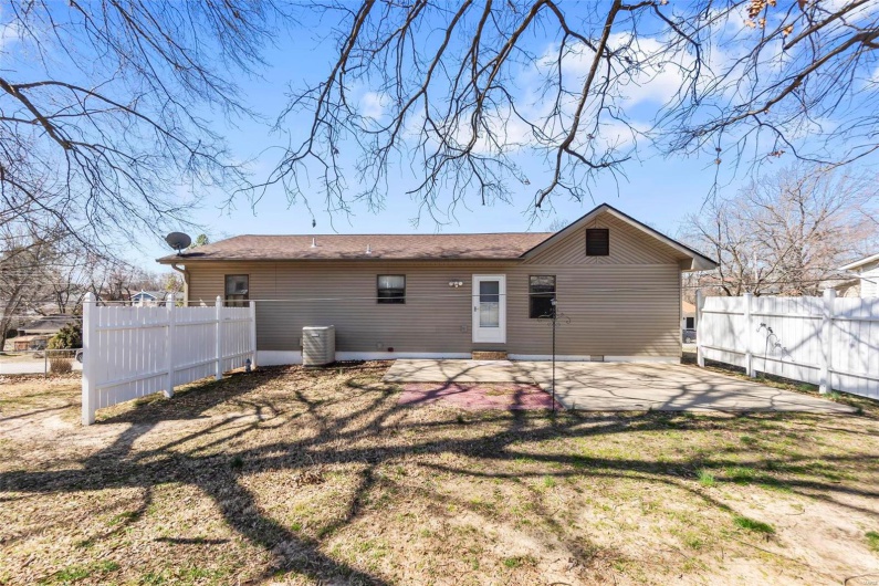 2400 National Avenue, Poplar Bluff, Missouri 63901, 4 Bedrooms Bedrooms, 7 Rooms Rooms,1 BathroomBathrooms,Residential,For Sale,National,MAR25015520